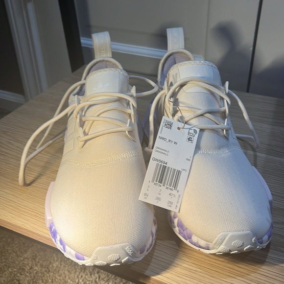 NWT & Box!!! Women’s Adidas White, Lavender,  Purple Sneakers  Size 8.5 - Picture 5 of 10